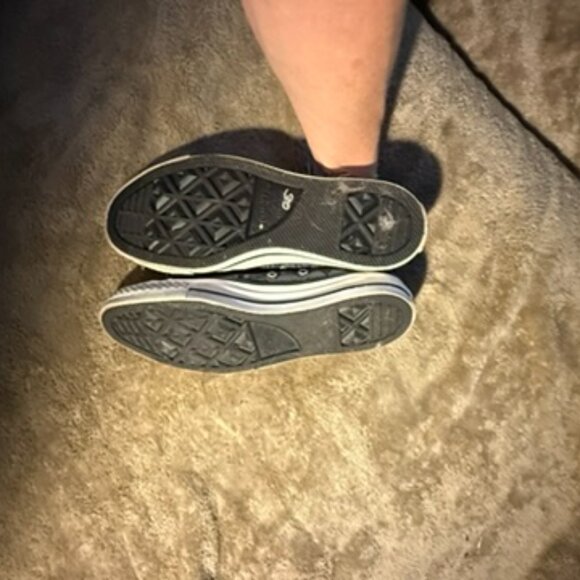 Converse Chuck Taylors w/ silver rose pattern. Womens 8. - Picture 5 of 5